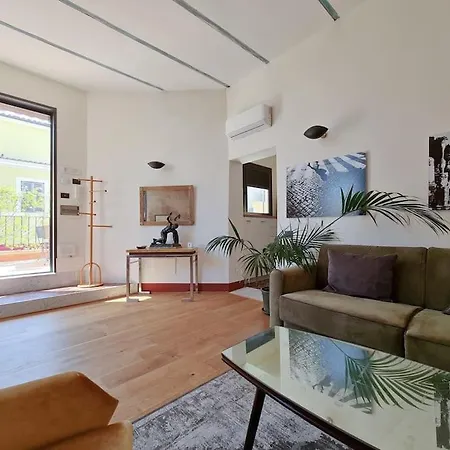 Boutique Penthouse With Terrace, Spanish Steps アパート ローマ